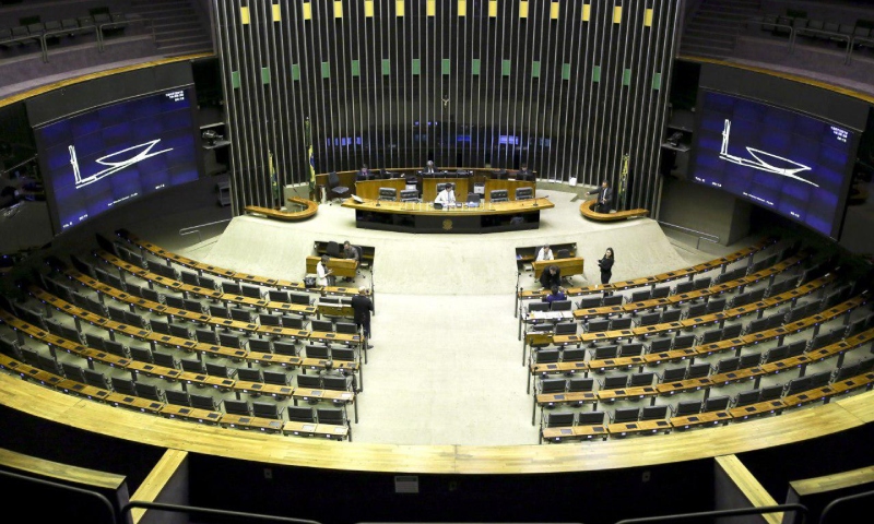 Saiba quem são os deputados Federais do AM que mais faltam em Brasília; veja