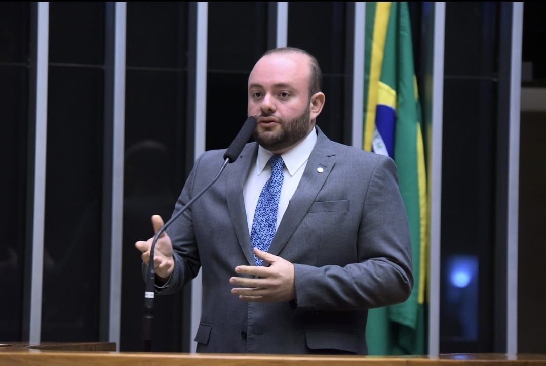 Ministério da Justiça mobiliza Força Nacional após pedido urgente de Fausto Santos Júnior para combater queimadas no Amazonas