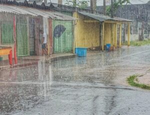 Manaus vive 3º dia seguido de chuvas após ser coberta por fumaça das queimadas; veja vídeo
