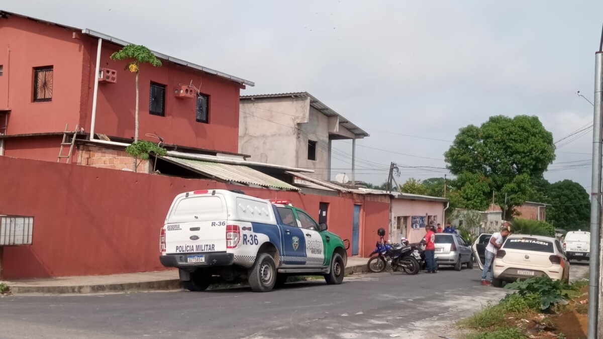 URGENTE: bandidos invadem casa no Santa Etelvina e assassin4m homem na frente da família; veja