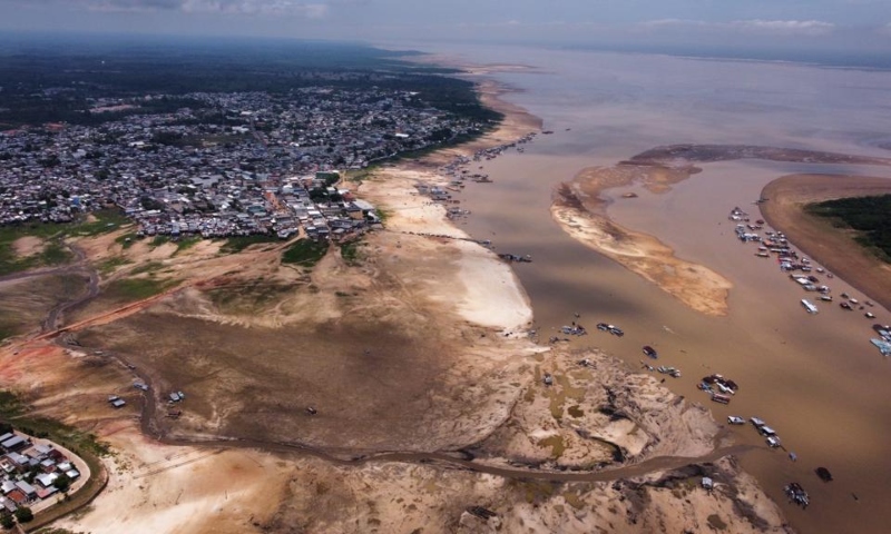 Crise de abastecimento: 15 mil trabalhadores da ZFM terão férias antecipadas por conta da seca no AM