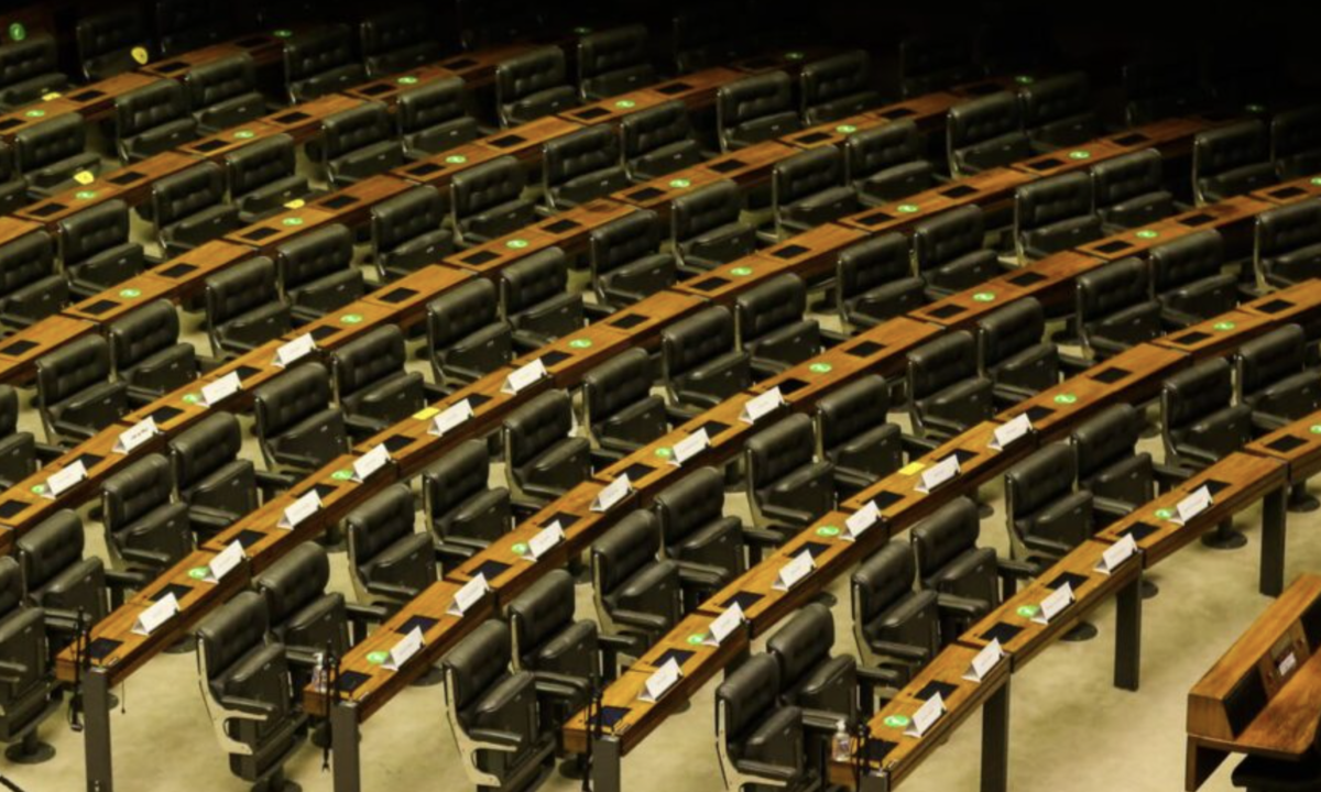 Câmara deve votar taxação para super-ricos nesta terça-feira (24)