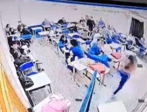 Pânico em Sala de Aula: vídeo mostra momento em que alunos entram em desespero com at1rador; veja
