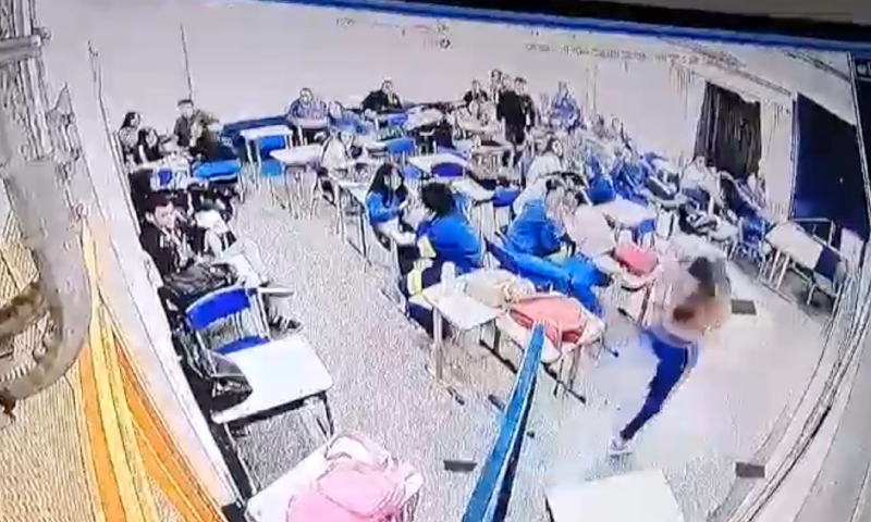 Pânico em Sala de Aula: vídeo mostra momento em que alunos entram em desespero com at1rador; veja
