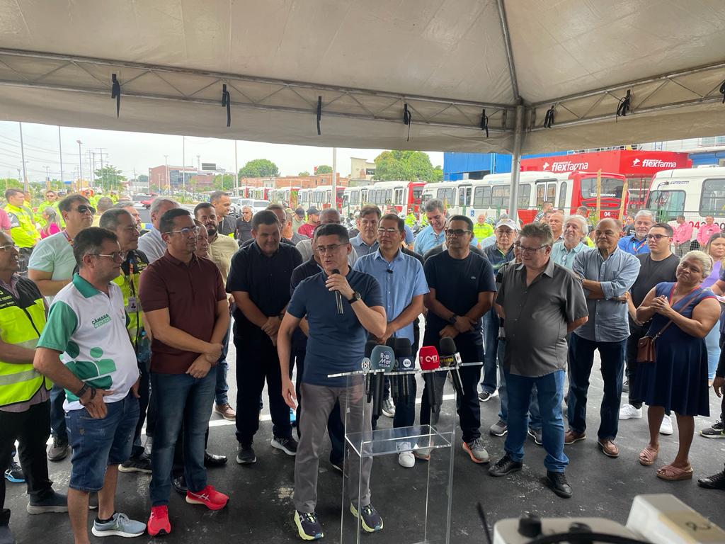 Prefeitura de Manaus entrega mais 40 novos ônibus à população