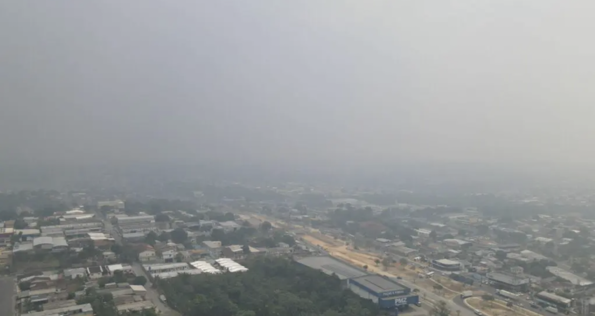 Manaus volta a respirar fumaça nesta quinta-feira (26)