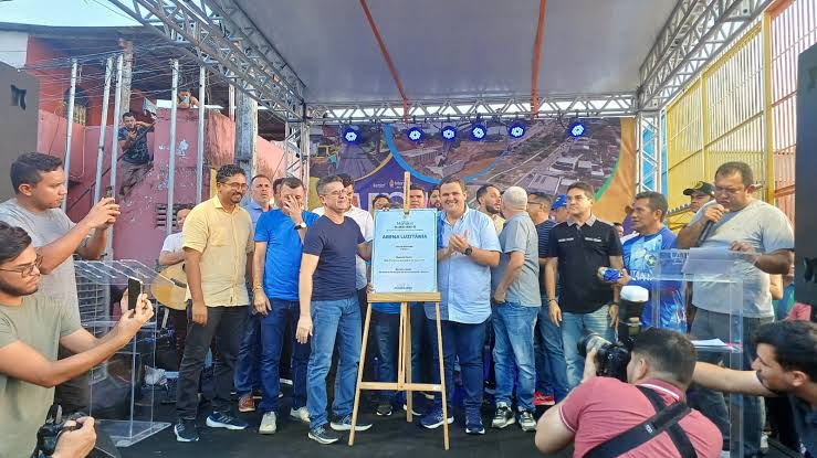 Prefeito de Manaus entrega Campo do Lusitânia reformado na zona Sul de Manaus