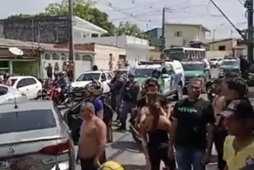 GRAVE: com carro roubado, jovem arrasta 16 veículos enquanto fugia da Polícia em Manaus; veja vídeo