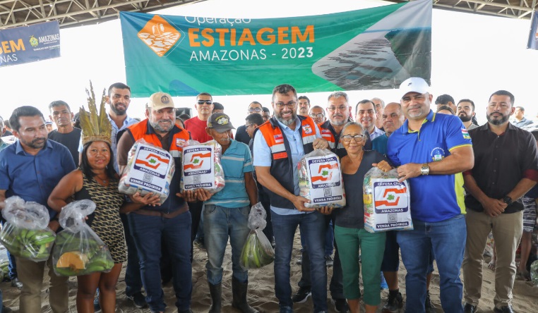 Mais de mil toneladas de alimentos são entregues a comunidades isoladas pela seca no AM