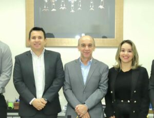 Presidente do TCE-AM dá posse a 4 novos servidores aprovados em concurso público