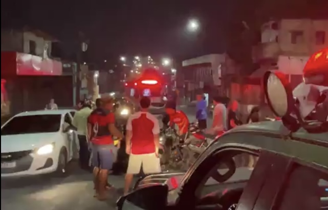 Urgente: adolescente é arremessad4 de mototáxi em grave acidente no Jorge Teixeira