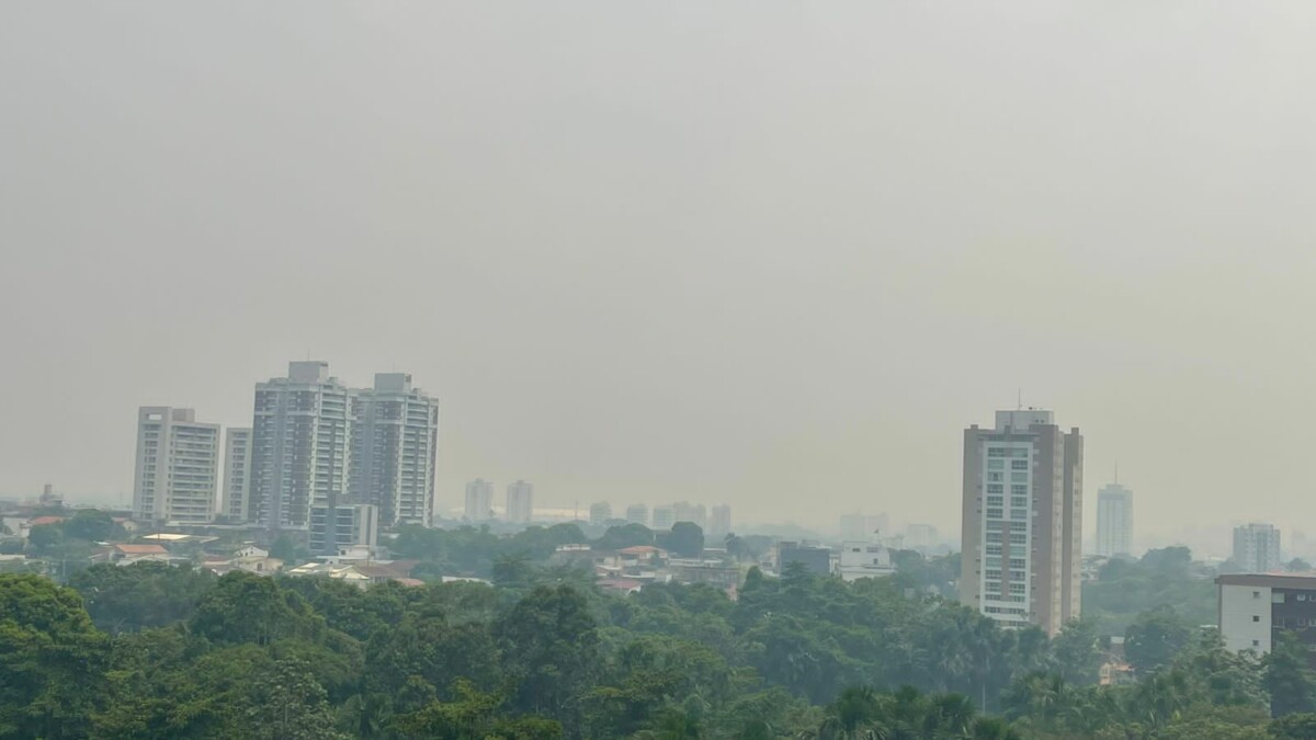 Nuvem de fumaça tóxica volta a encobrir Manaus nesta terça-feira; qualidade do ar é considerada péssima
