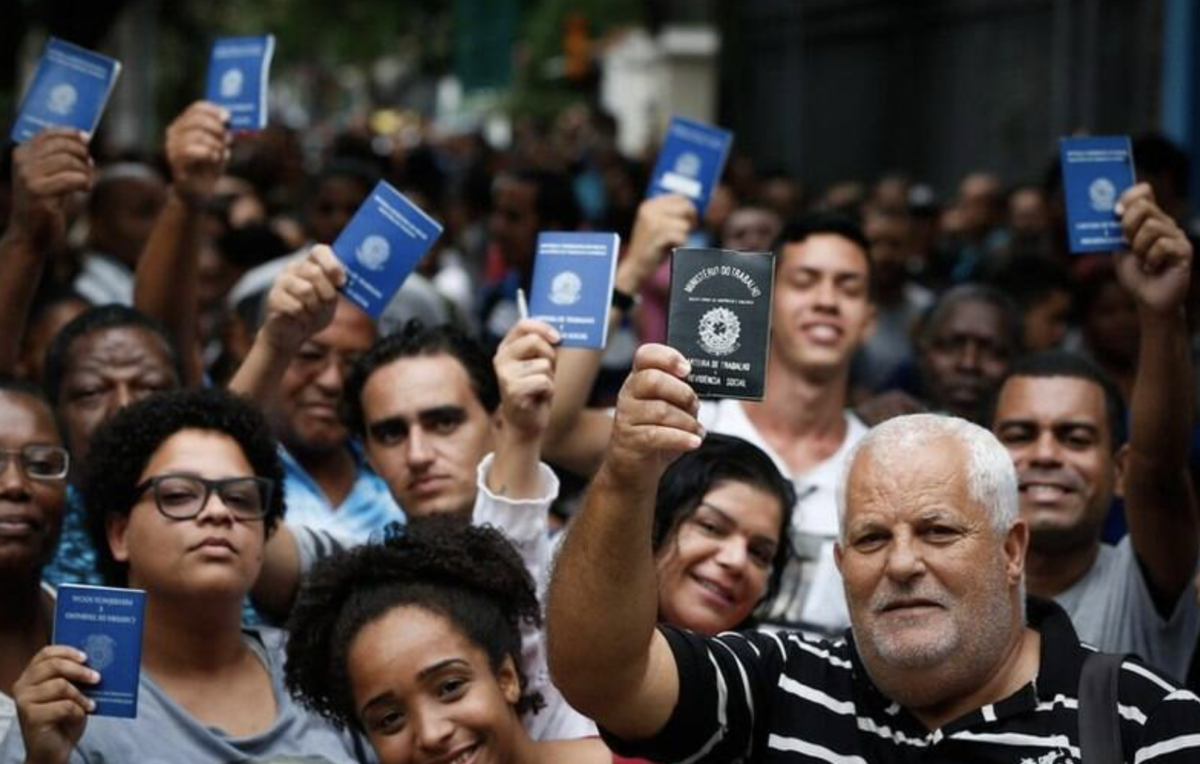 Desemprego cai para 7,7% no terceiro trimestre, diz IBGE