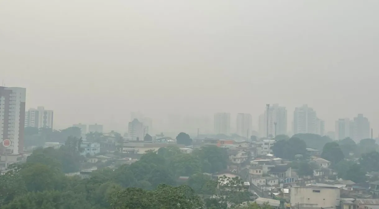Fumaça volta a encobrir Manaus durante o feriado de Dia dos Finados; veja vídeo