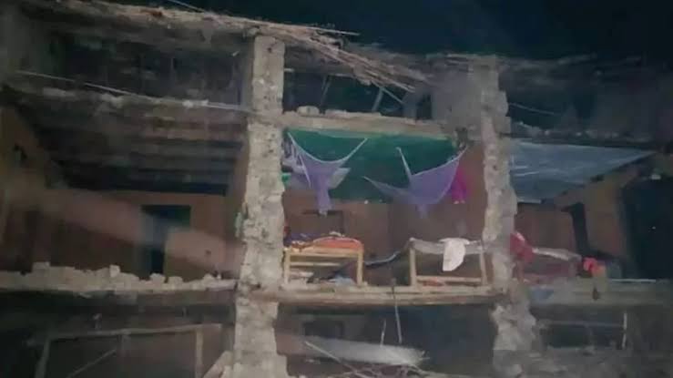 Tragédia: terremoto de magnitude 6,4 atinge o Nepal e mat4 mais de 120 pessoas
