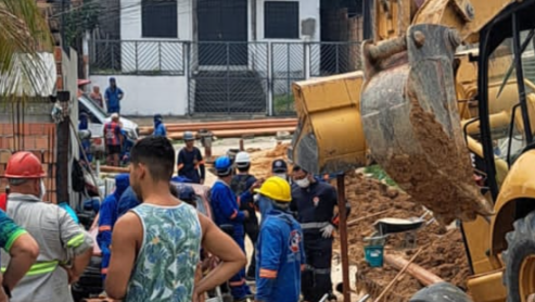 Trabalhador tem c4beça esm4gada por retroescavadeira enquanto prestava serviço em Manaus; veja vídeos