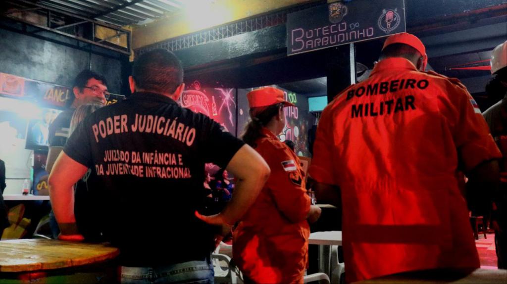 Dez estabelecimentos são autuados durante fiscalizações no fim de semana