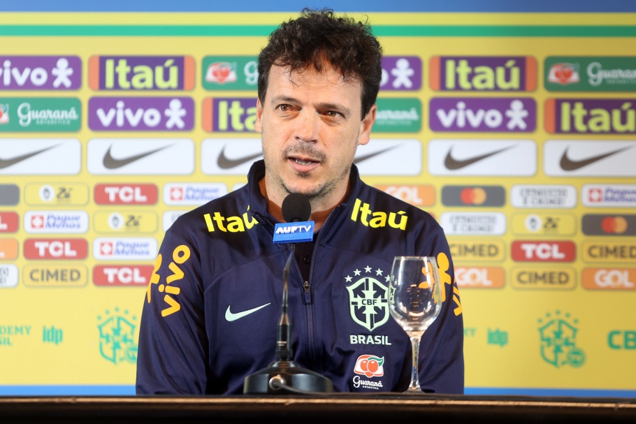 Fernando Diniz convoca seleção para partidas decisivas