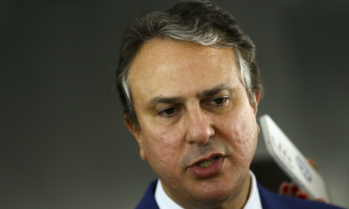 MEC descarta cancelamento do Enem após suposto vazamento de provas