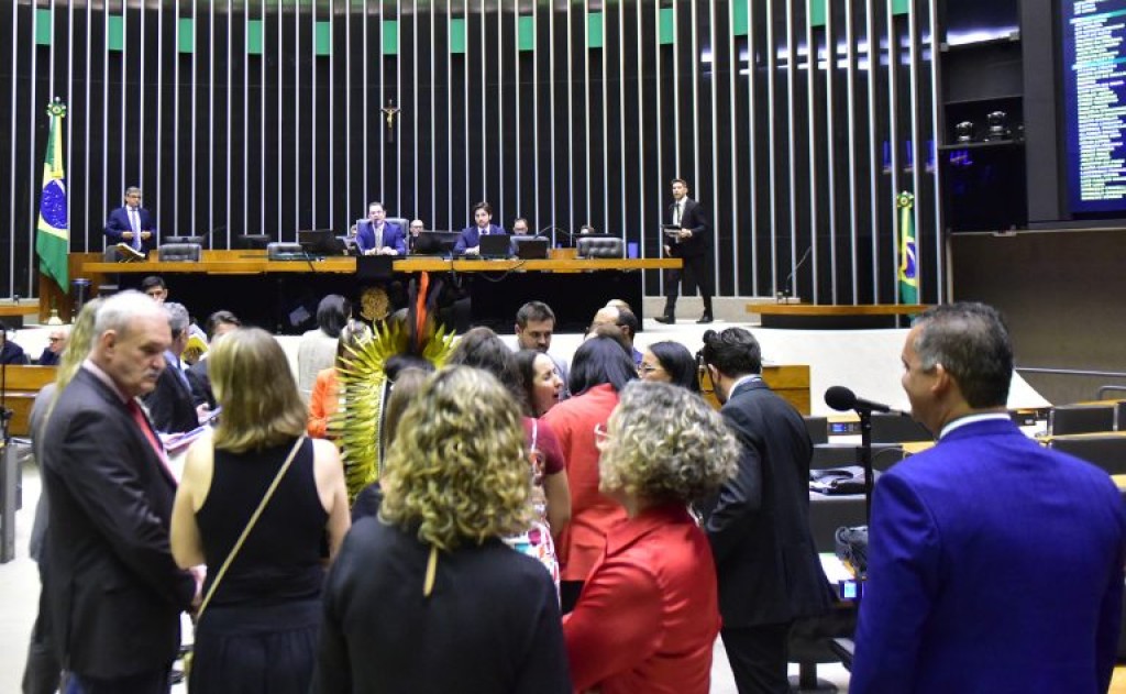 Deputados aprovam acesso a fisioterapia pelo SUS para pacientes após tratamento de câncer de mama