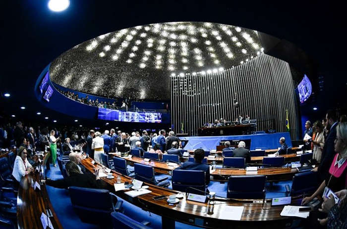 PEC da reforma tributária está pautada para quarta no Plenário