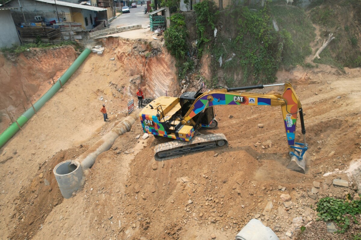 Prefeitura de Manaus implanta rede de drenagem para conter erosão no bairro Colônia Antônio Aleixo