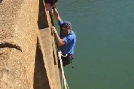 Sargento da PM fica em estado grave após sofrer acidente durante rapel; veja vídeo