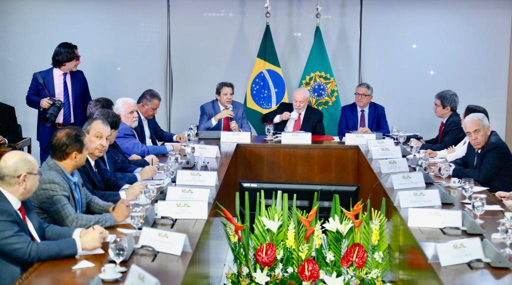 Senador Omar participa de reunião estratégica sobre a Reforma Tributária