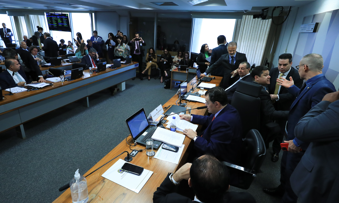 CCJ do Senado aprova texto base da reforma tributária