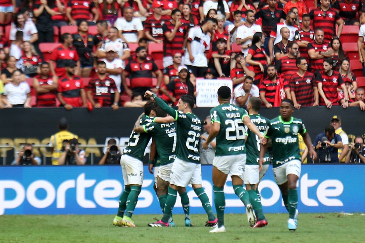 Palmeiras enfrenta o Flamengo em busca da liderança do Brasileiro