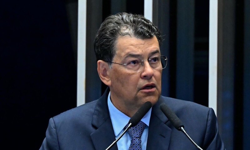 Eduardo Braga faz denúncia no Ministério Público sobre ONG que tenta travar avanço da BR-319