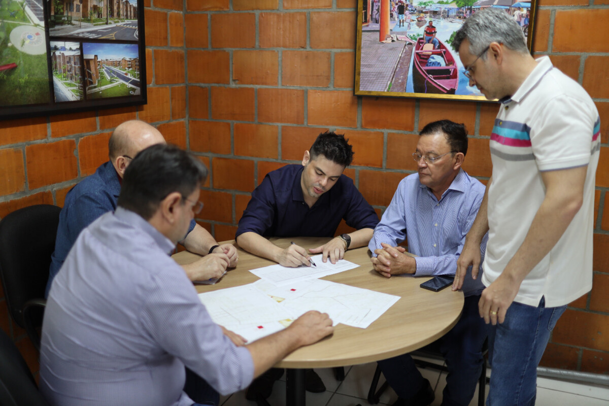 Prefeito de Humaitá, Dedei Lobo, firma parceria histórica com o governo do Amazonas para recuperação viária da cidade