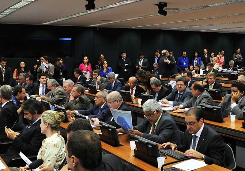 Congresso aprova proposta que eleva fundo eleitoral para R$ 5 bilhões