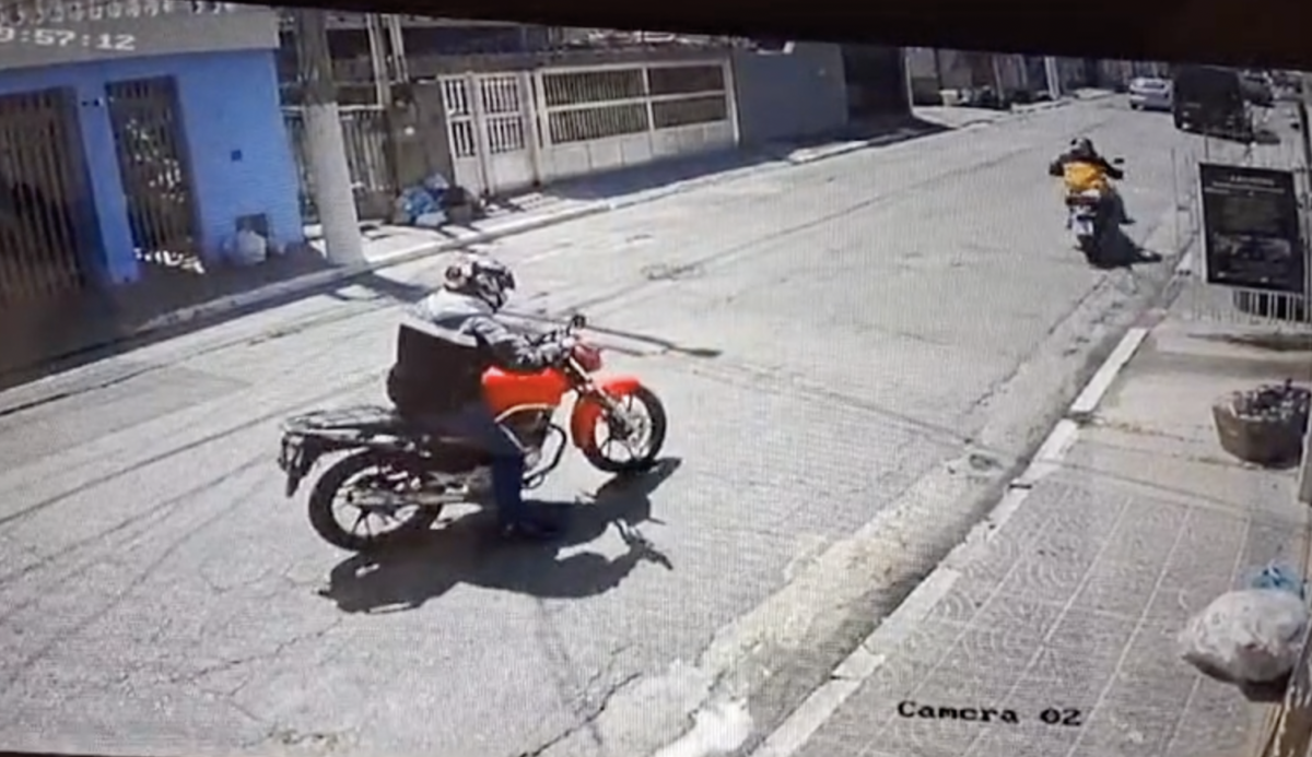 Interferência divina: bandido de 17 anos m0rre durante assalto; veja vídeo