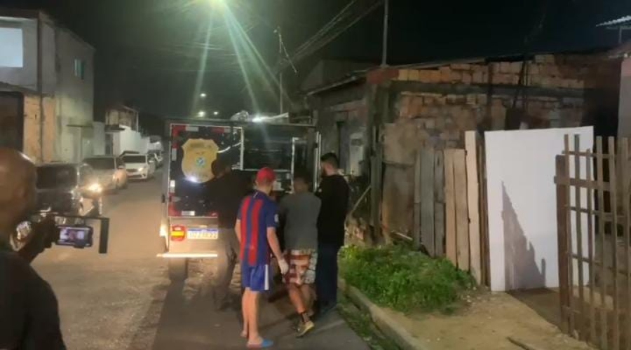 Na frente da filha, homem leva surr4 brut4l até a m0rte em Manaus