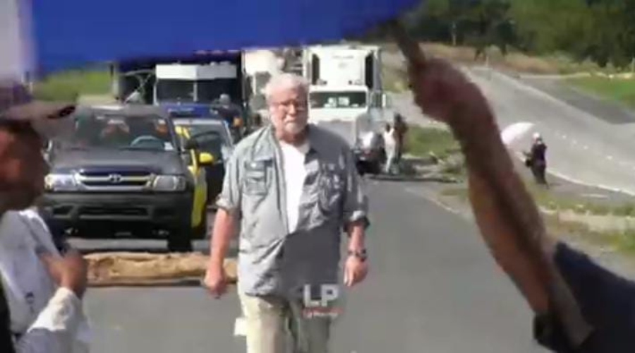 Vovô arm4do abre fogo e m4ta manifestantes em rodovia; veja vídeo
