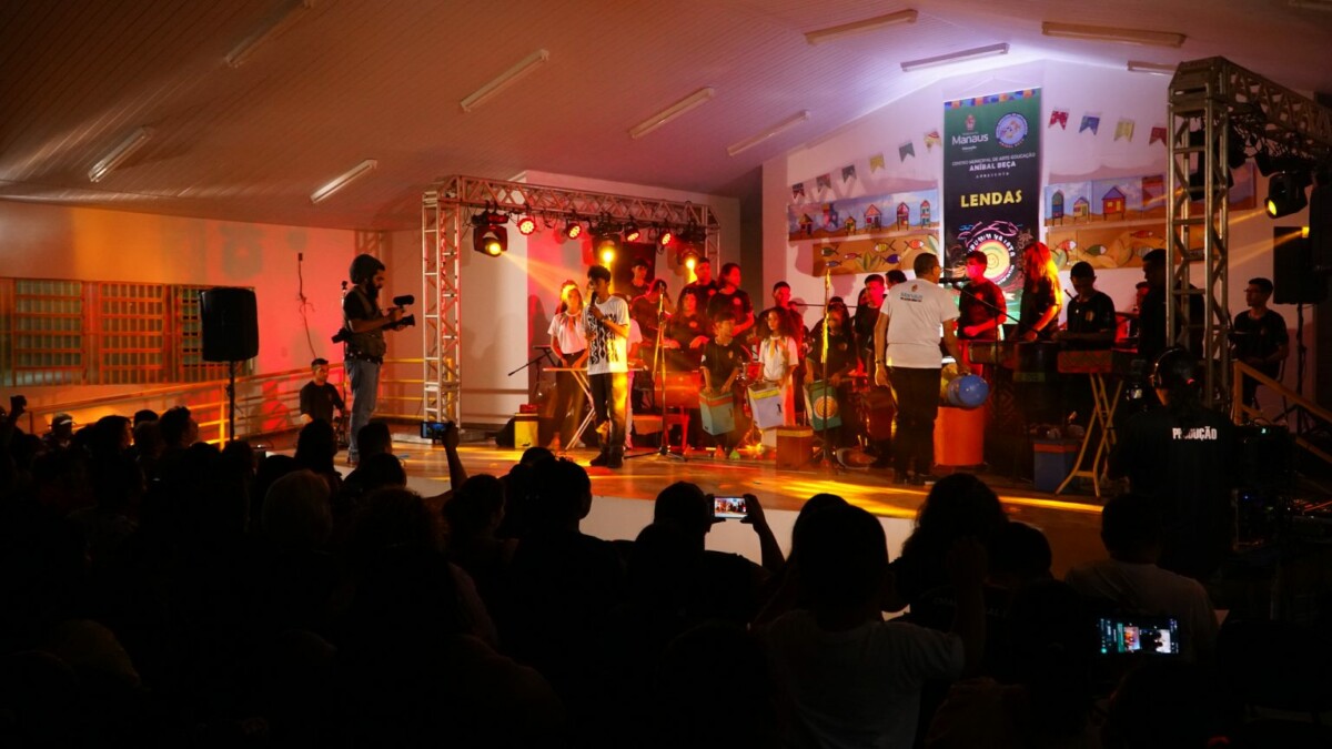 Prefeitura de Manaus realiza o espetáculo ‘Lendas’ em comemoração aos 20 anos do grupo musical Curumim na Lata
