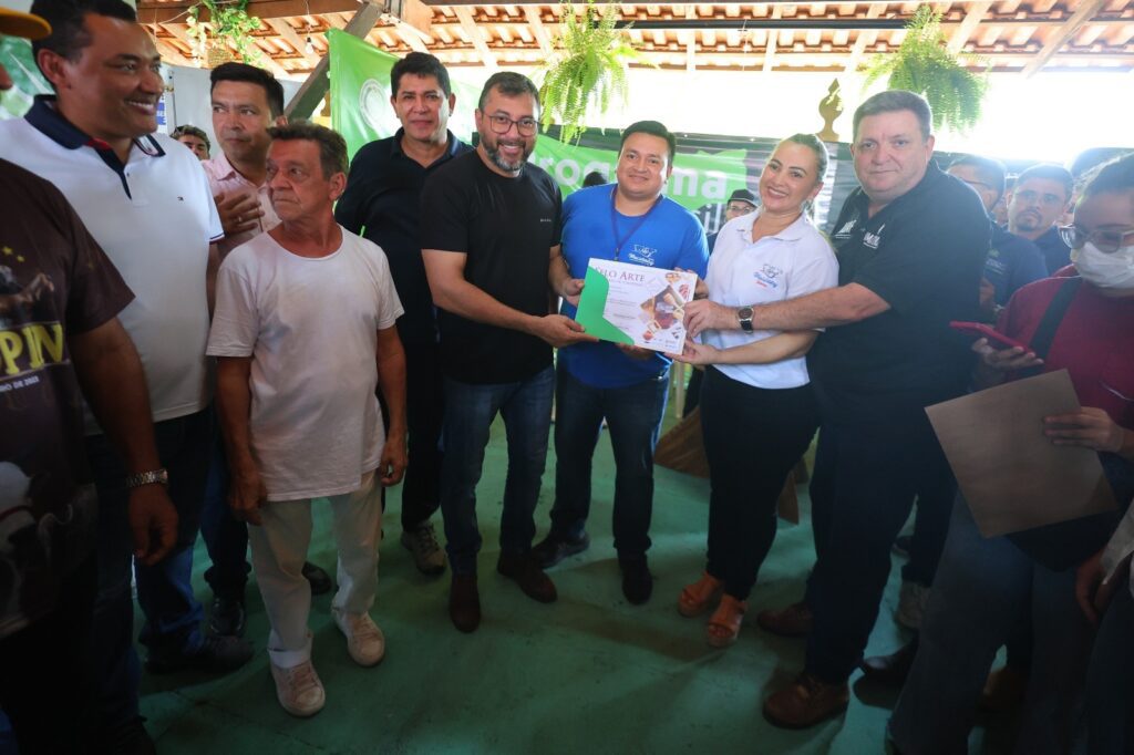 Wilson Lima prestigia 37ª Expopin e entrega Cartões do Produtor Primário