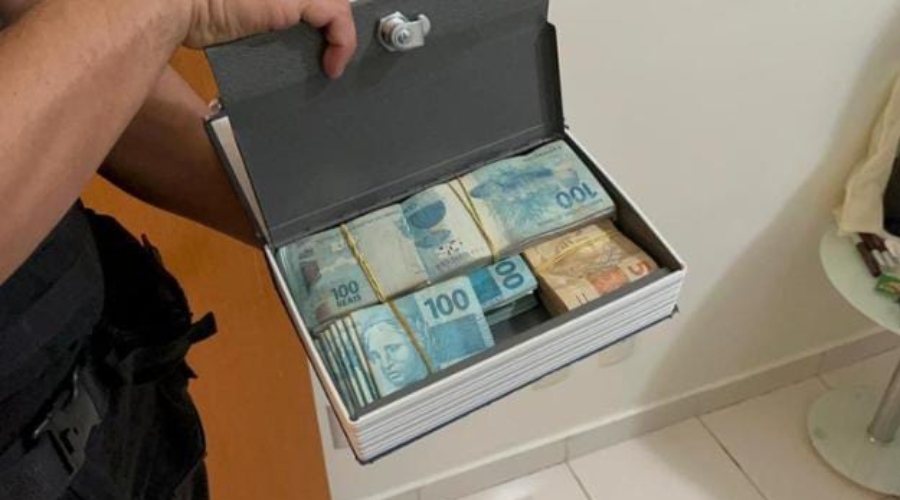 Veja material apreendido durante operação da PF nesta segunda, em Manaus