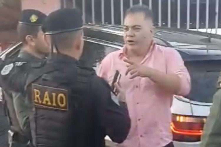 Delegado que deu t4pa na cara de mulher é solto depois de pagar fiança