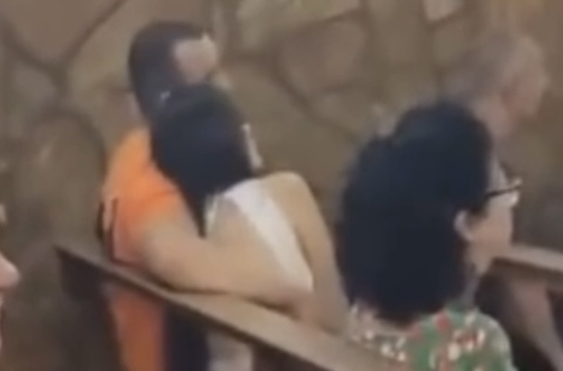 ‘Até que a missa nos separe’: mulher surta ao flagrar marido com amante dentro de igreja; veja vídeo