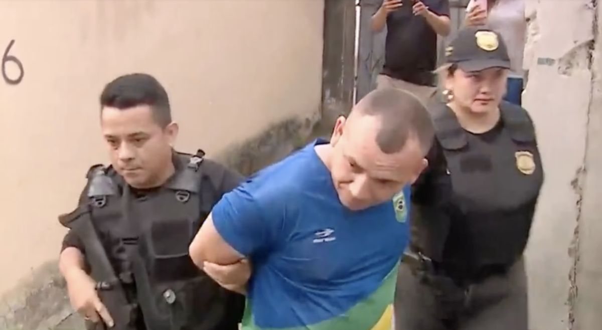 Bomba: técnico da Seleção Amazonense de Vôlei é flagrado com dois ad0lescentes na c4ma; veja vídeo