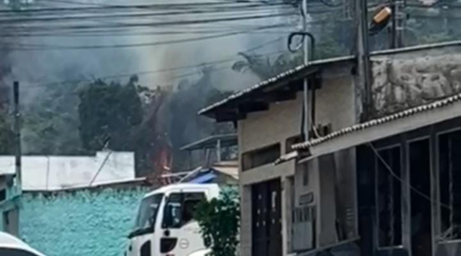 Urgente: grande incêndio atinge área residencial no bairro Nova Cidade, em Manaus