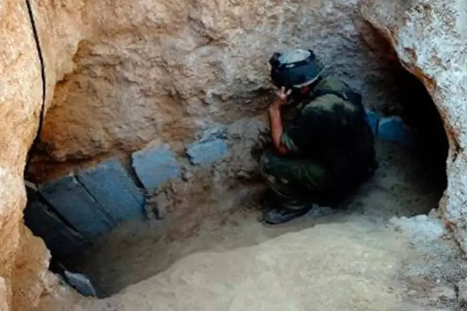Israel divulga imagens de túneis do Hamas em hospitais