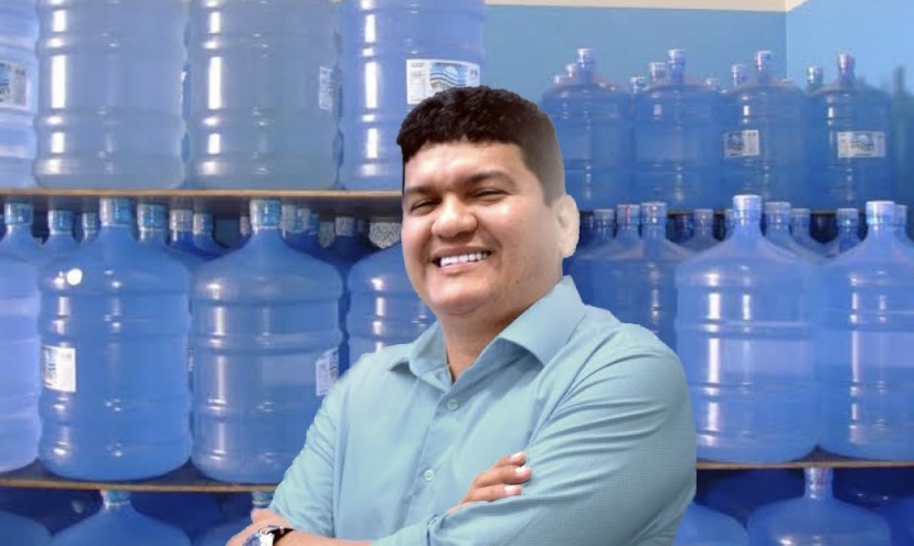 Polêmica em Careiro Castanho: prefeito Nathan Macena vai gastar mais de R$ 500 mil em galões de água