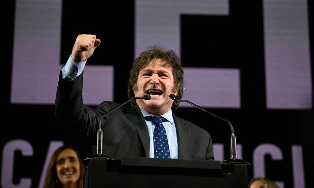 Javier Milei vence eleição e se torna o novo presidente da Argentina