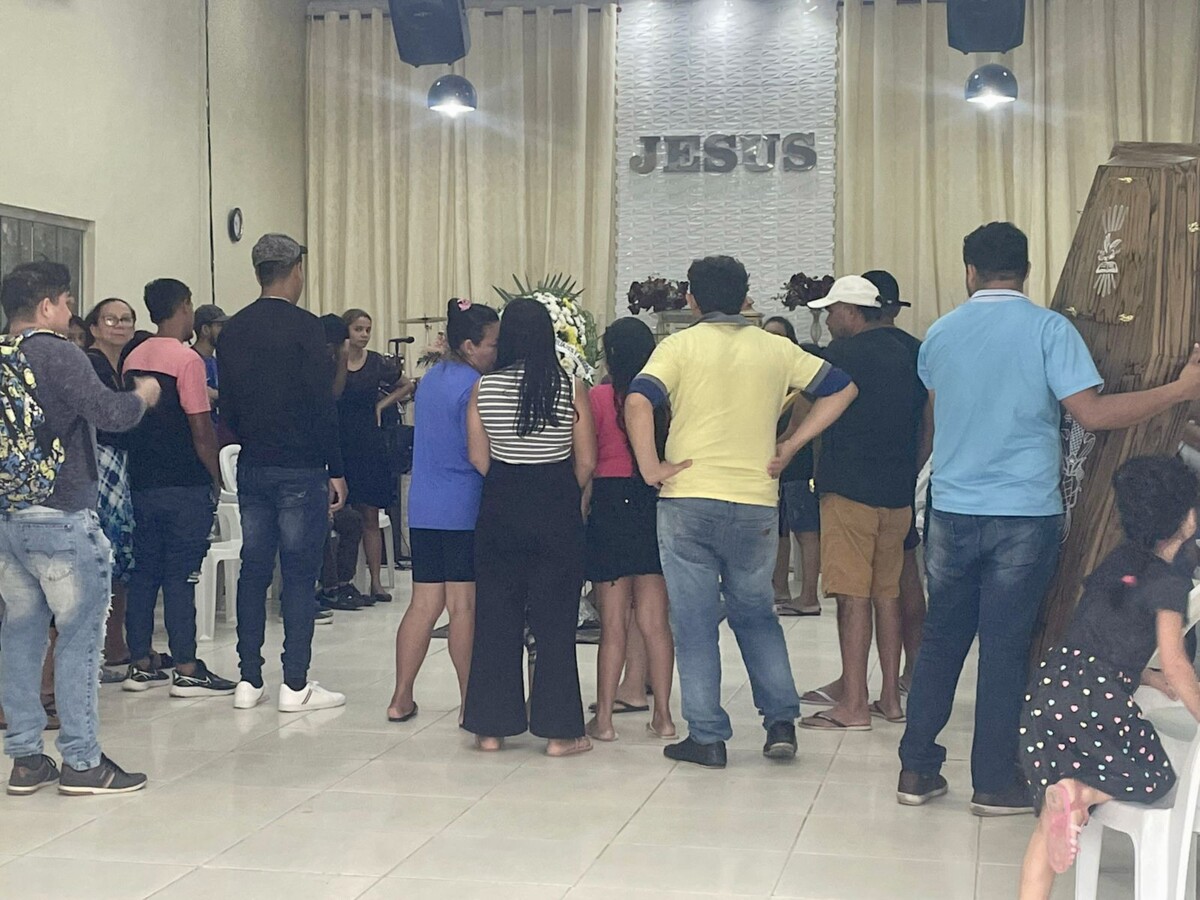 Dor e comoção marcam velório de adolescente assassin4d0 por ‘ciúmes’ na Cidade Nova