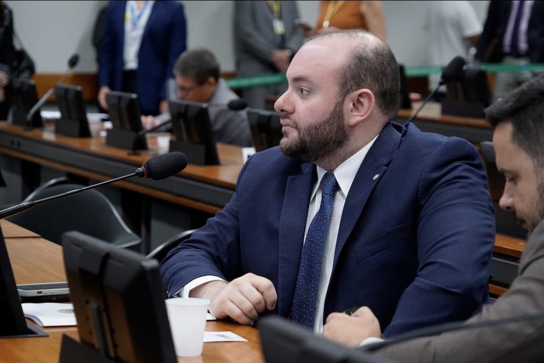 Fausto Santos Júnior questiona Ministério e ANEEL sobre caducidade do contrato de concessão da Amazonas Energia