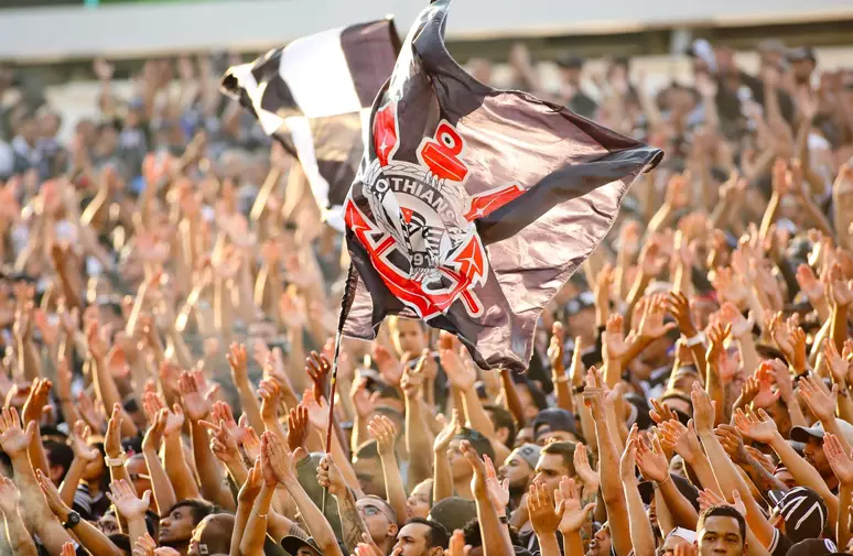 Corinthians vive tensão em dia de eleição que pode mudar os rumos do clube; ao vivo
