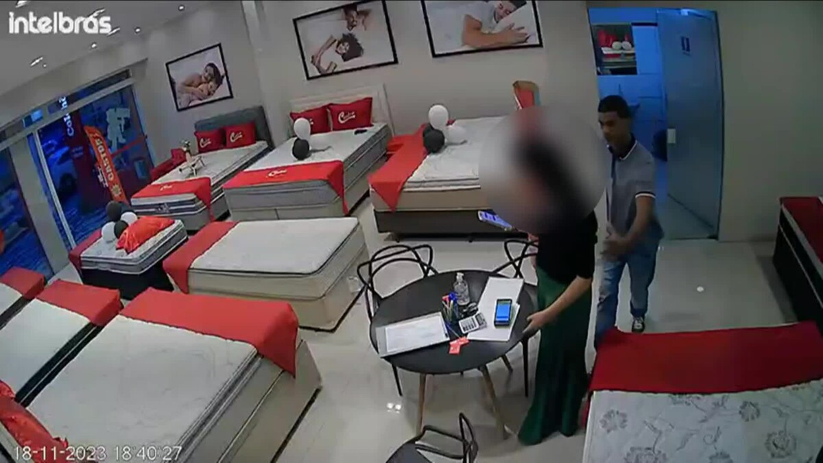 Vendedora sofre tentativa de estupr0 dentro de loja e câmeras filmam tudo; veja vídeo